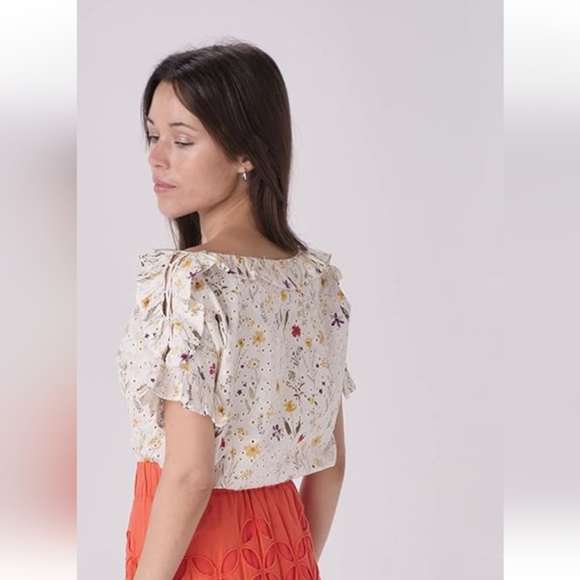 Solitaire Printed Eyelet Shoulder Tie Blouse with Ruffle detail NWT Size L - Picture 1 of 8